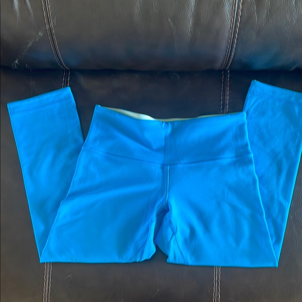 Lululemon Athletica Blue size 4 cropped capri style